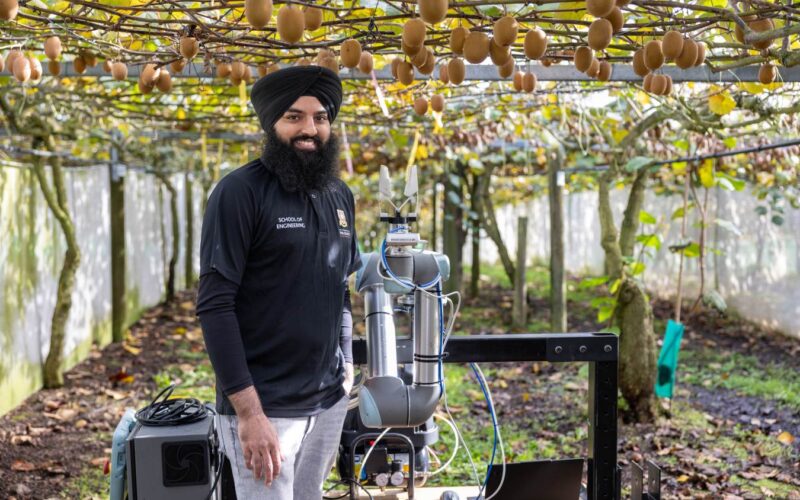 Kiwi automatic harvesting robot Kiwi automatic harvesting robot